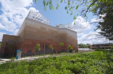 University of Queensland Conviron Argus Green Leaf Award 10